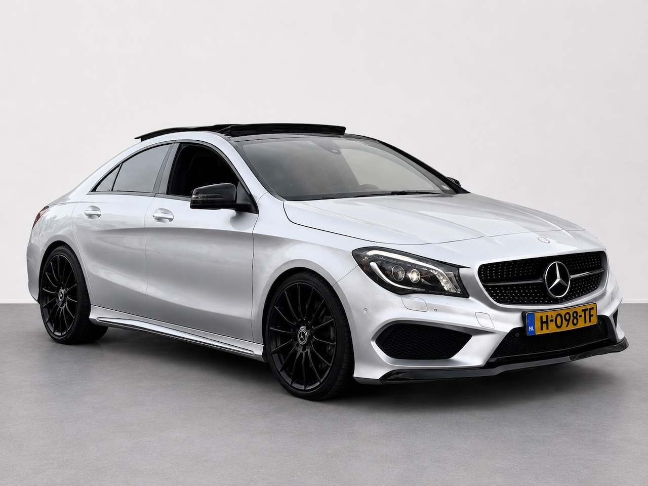 Mercedes-Benz CLA-Klasse - 180 Prestige 175Pk+ABCuitlaat+Pano+DealerOnderhouden - AutoWereld.nl