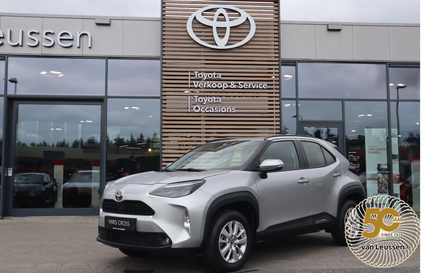 Toyota Yaris Cross - 115 HYBRID DYNAMIC STOEL/STUURVERW BLIND-SPOT PARK-SENSOREN CAMERA AD-CRUISE CLIMA APPLE/A - AutoWereld.nl