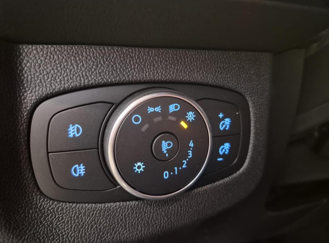 Ford Tourneo Courier - AutoWereld.nl