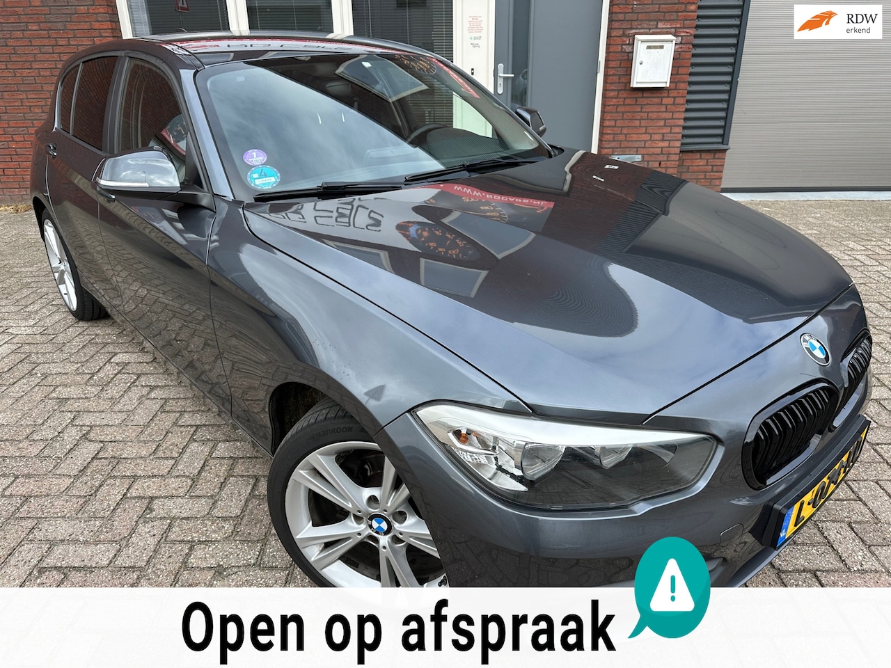 BMW 1-serie - 116i Sport / Camera / PDC / Stoelverwarming - AutoWereld.nl