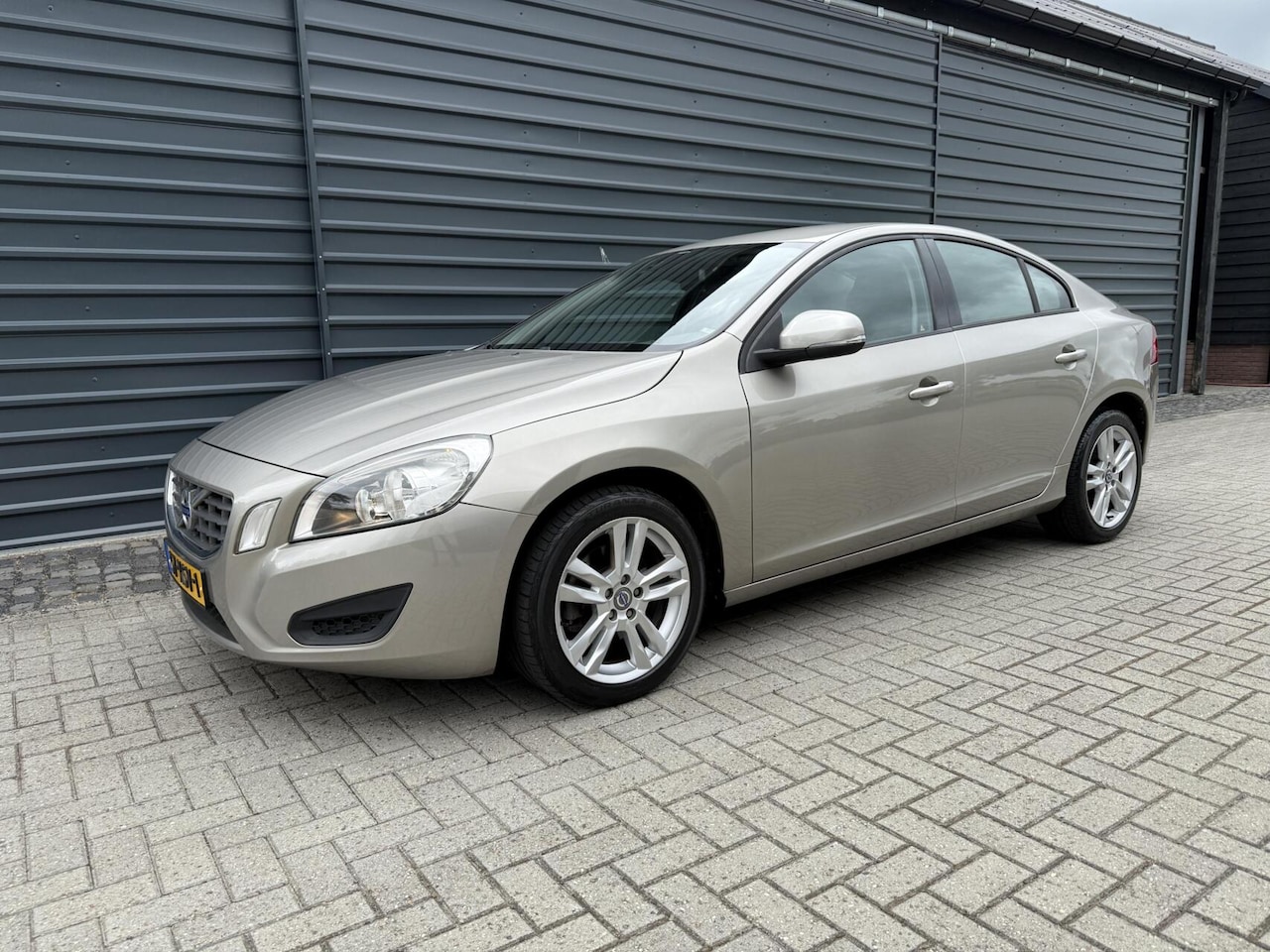 Volvo S60 - 1.6 T3 Kinetic 2e eigenaar Clima Cruise Navi dealer onderhouden - AutoWereld.nl