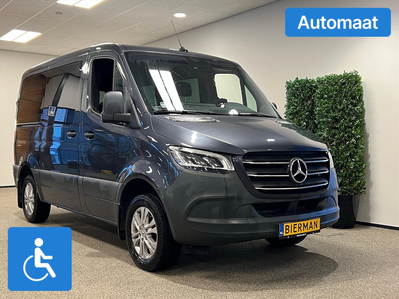 Mercedes-Benz Sprinter - L1H1 Rolstoelbus Zelfrijder Rolstoel achter stuur - AutoWereld.nl