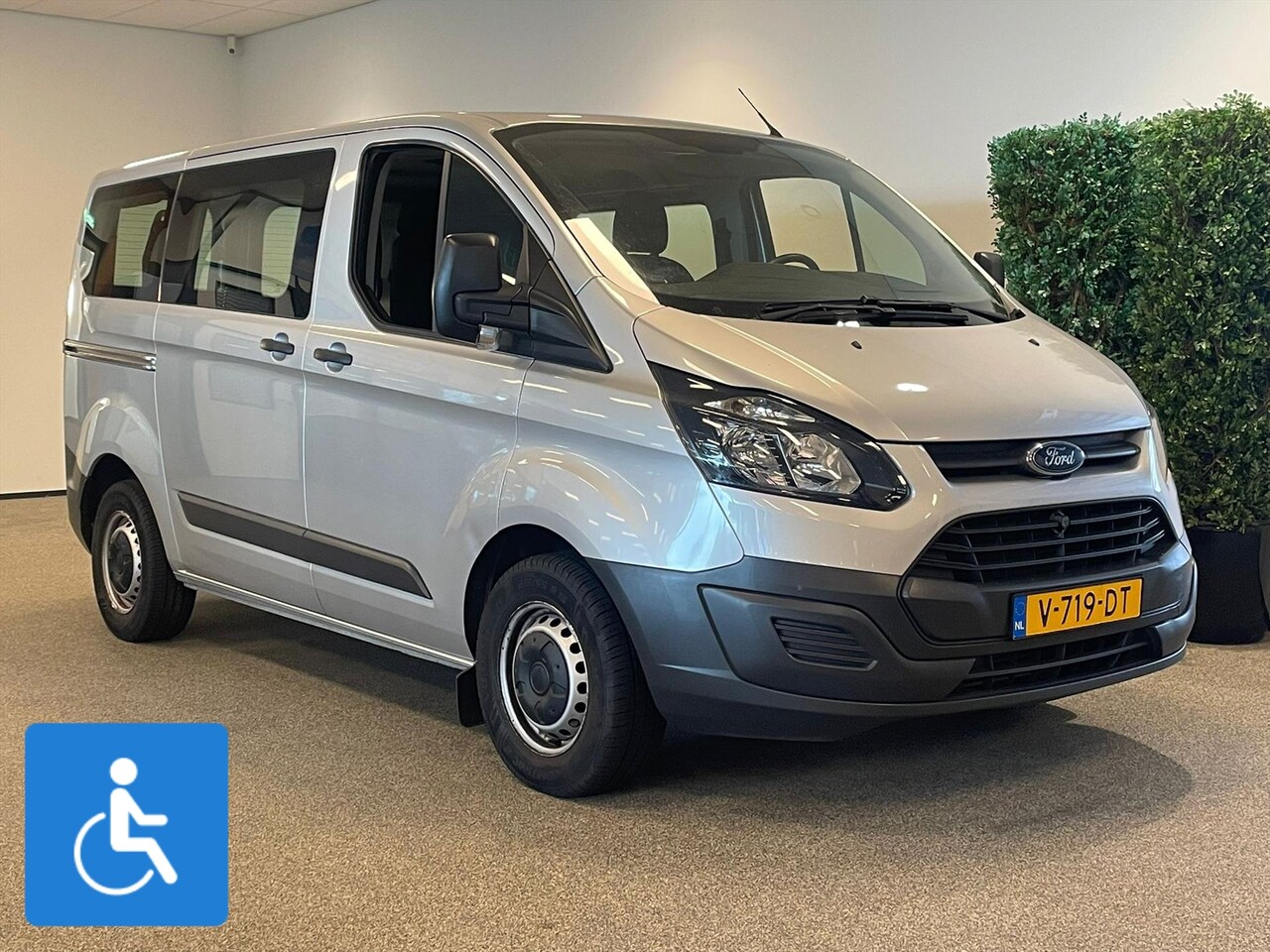 Ford Transit Custom - L1H1 Rolstoelbus (airco) - AutoWereld.nl