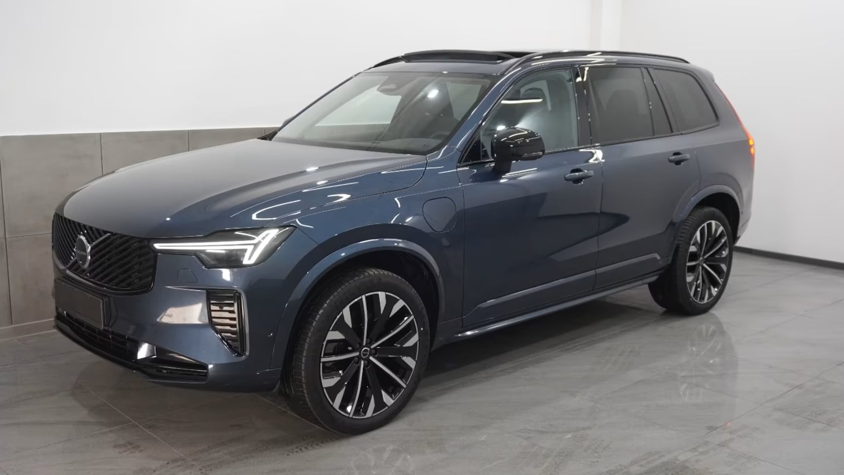 Volvo XC90 - 2.0 T8 Plug-in hybrid AWD Plus Dark ** FULL OPTIONS, PANORAMA, PANO, 21-inch LMV, H&K SOUN - AutoWereld.nl