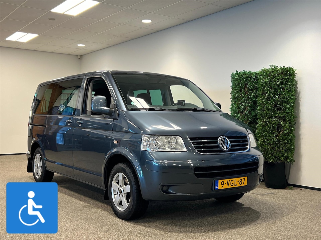 Volkswagen Transporter Caravelle - L1H1 Rolstoelbus (airco achterin) - AutoWereld.nl