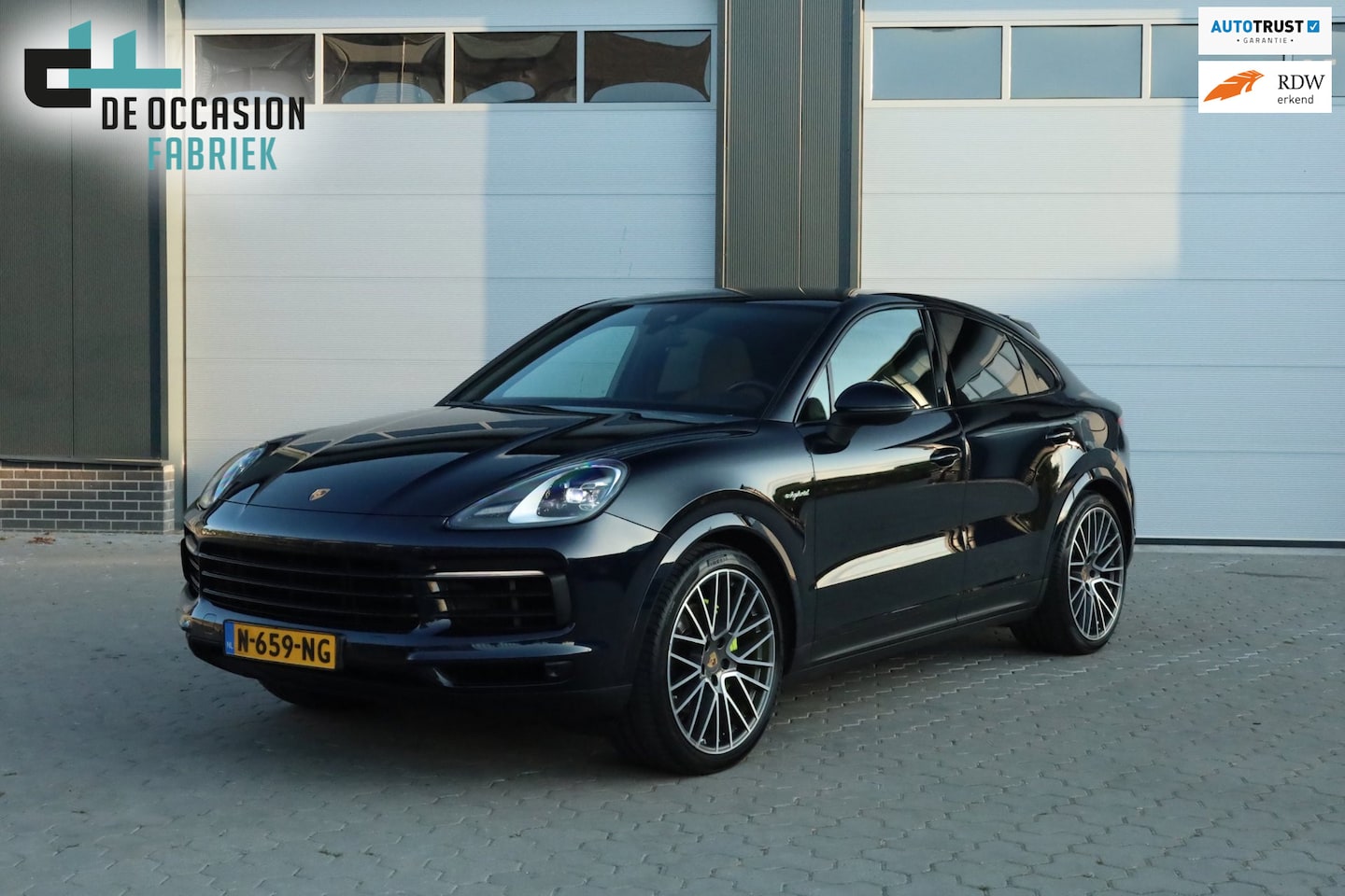 Porsche Cayenne Coupé - 3.0 E-Hybrid Pano Carplay Softclose Sportpijpen 18weg PDLS - AutoWereld.nl