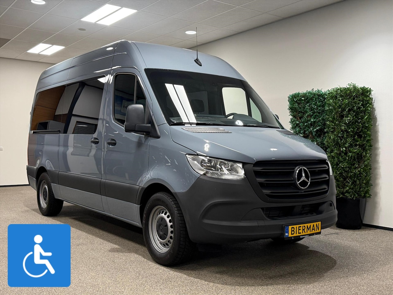 Mercedes-Benz Sprinter - L2H2 Rolstoelbus Rolstoel voorin - AutoWereld.nl