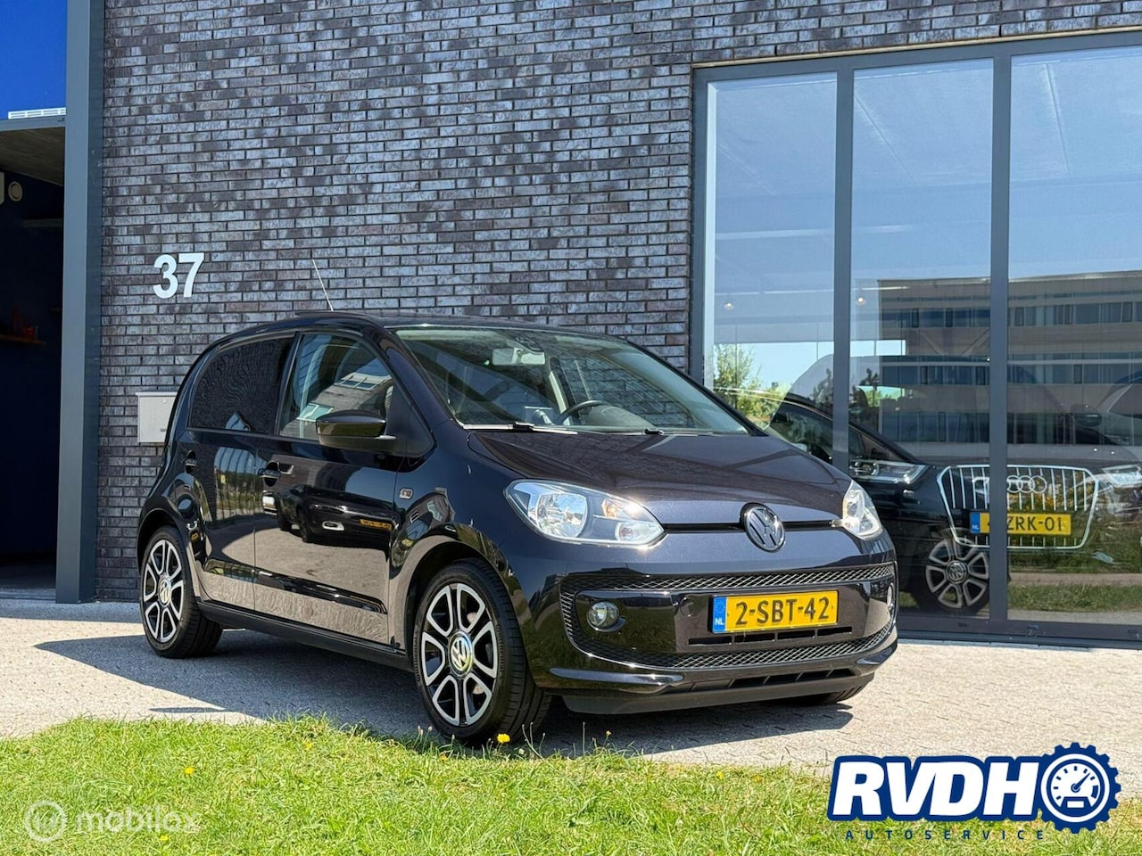 Volkswagen Up! - 1.0 high up! |Pano|Airco|Navi - AutoWereld.nl
