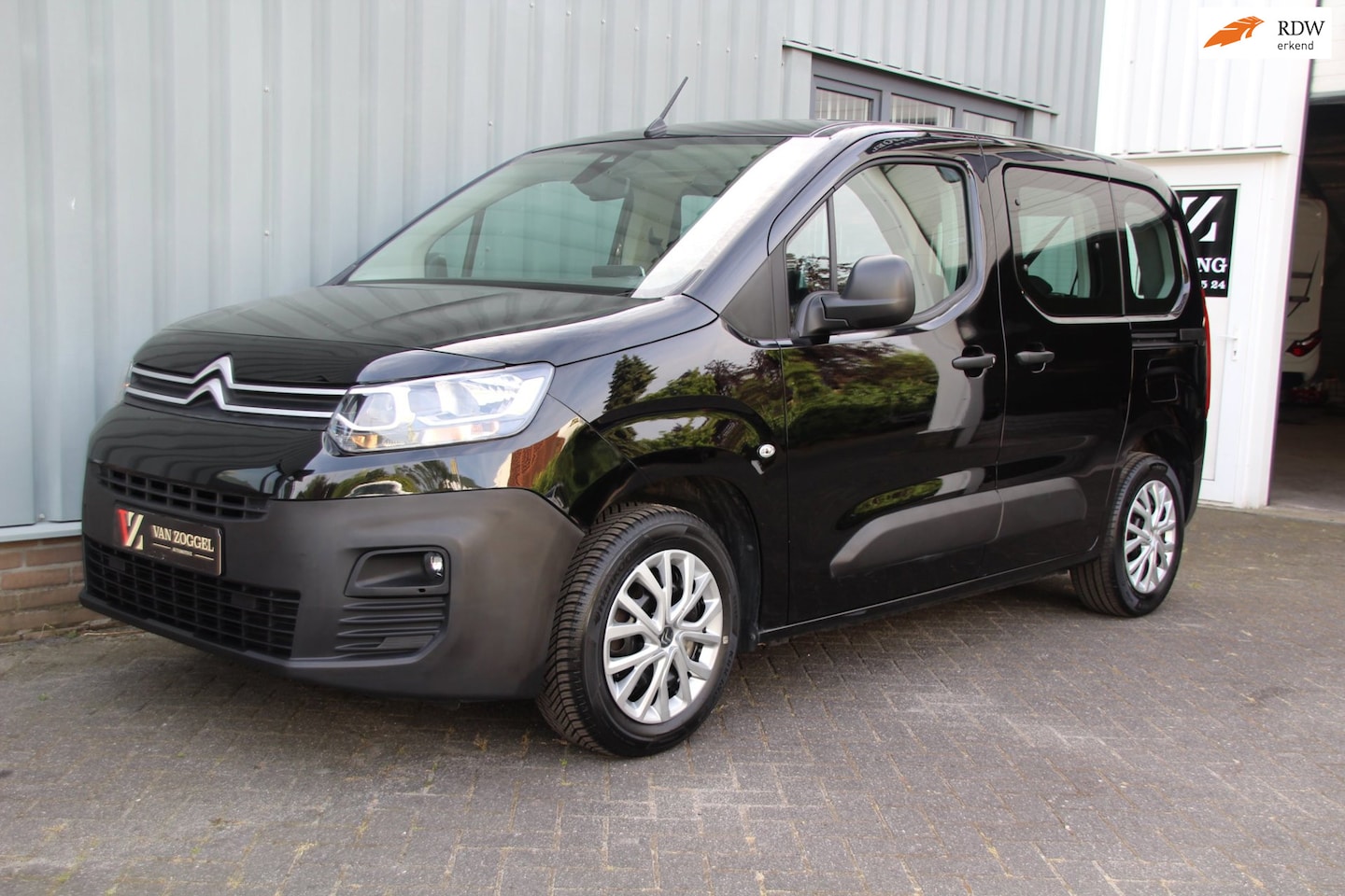 Citroën Berlingo - 1.2 PureTech 110pk *navi + parkeersensor + Apple/AndroidCarP - AutoWereld.nl