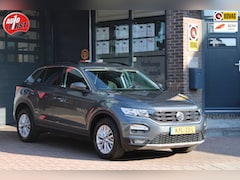 Volkswagen T-Roc - 1.0 TSI Style Business / Camera / Adaptive Cruise / Carplay / PDC