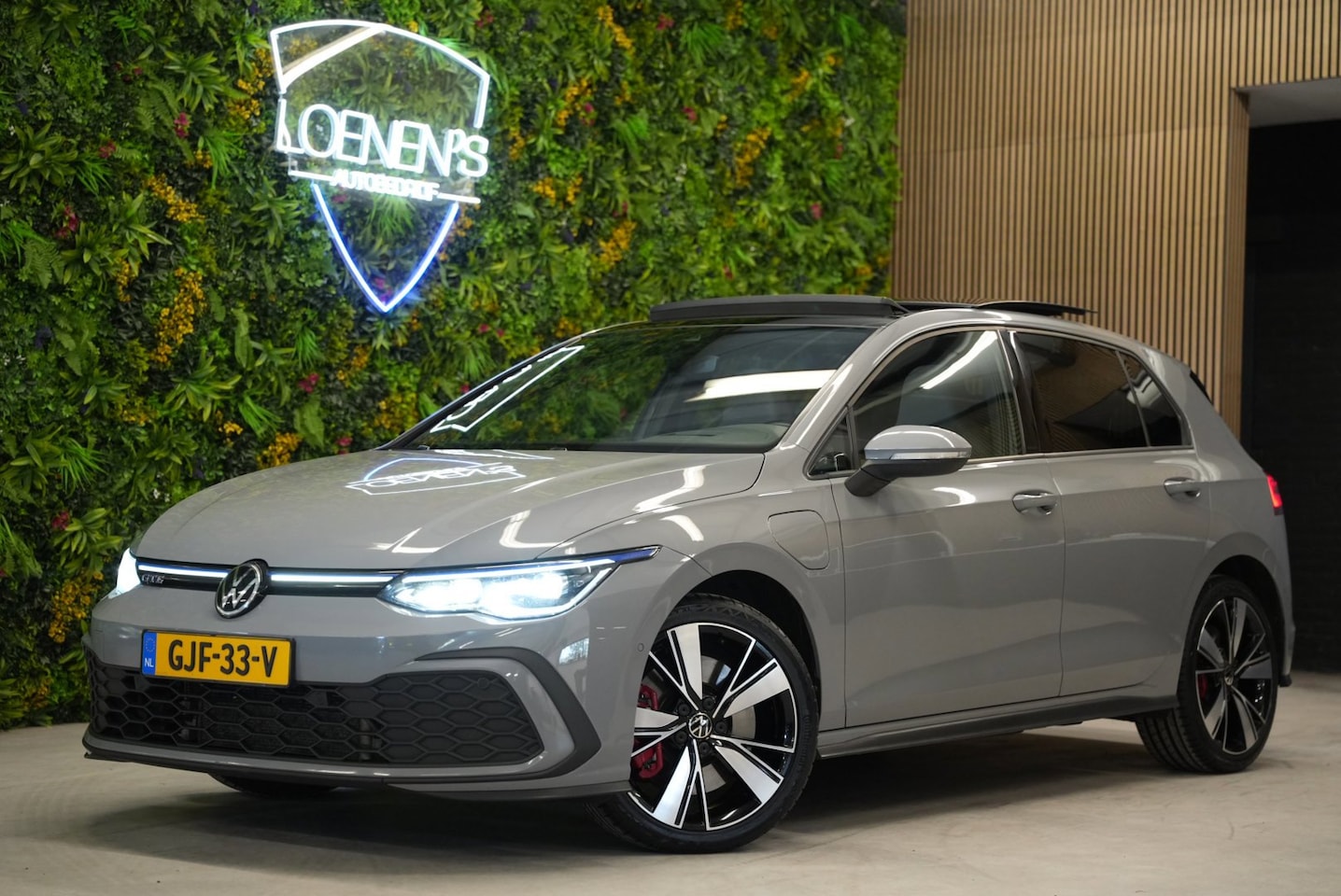 Volkswagen Golf - 1.4 eHybrid GTE / Pano / HUD / Trekhaak / Camera - AutoWereld.nl