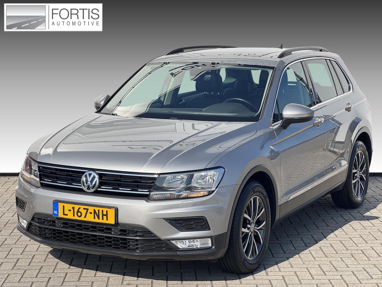 Volkswagen Tiguan - 1.4 TSI ACT Comfortline Business R PANDODAK | CARPLAY NAVI | LEDER | STOELVERWARMING - AutoWereld.nl