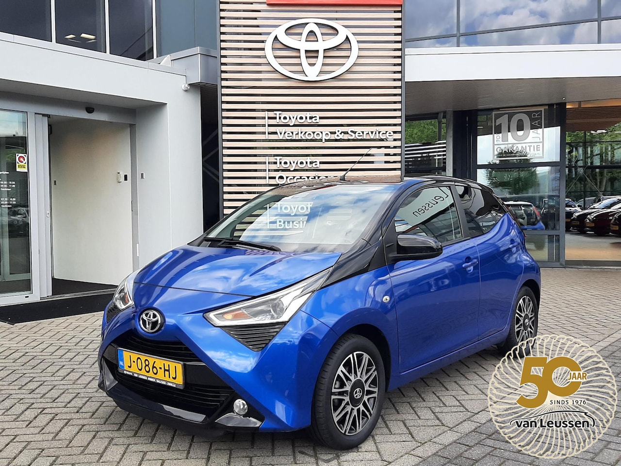 Toyota Aygo X - X-CLUSIV 5-DEURS AUTOMAAT TREKHAAK CAMERA NL-AUTO KEYLESS LM-VELGEN BI-TONE BLUETOOTH - AutoWereld.nl