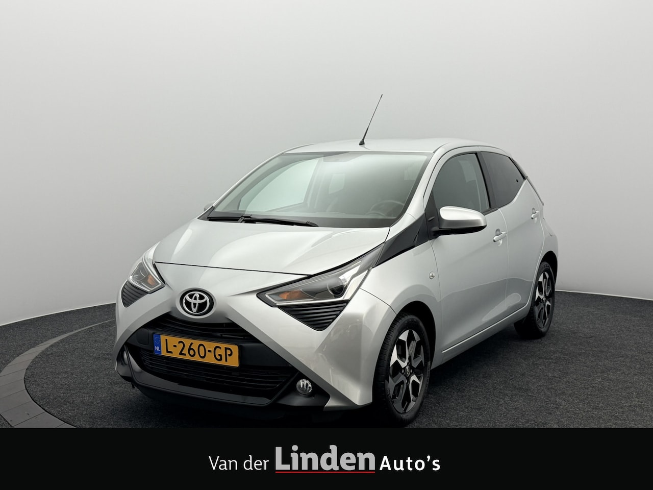 Toyota Aygo - 1.0 VVT-i x-joy | Automaat | ClimaTronic | Camera | Carplay&Android - AutoWereld.nl