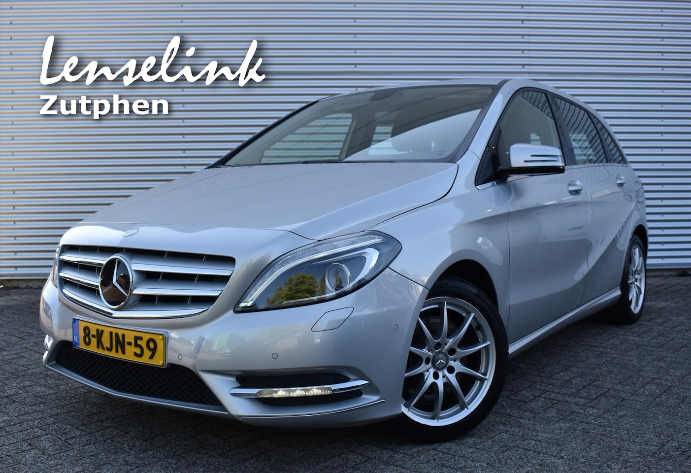 Mercedes-Benz B-klasse - 2.0 B250 Ambition AUTOMAAT | Camera | Navi | Wegklapbare trekhaak | All seasons | Rijklaar - AutoWereld.nl