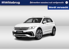 Volkswagen Tiguan - 1.4 TSI eHybrid R-Line Business+ Trekhaak / Pano / Carplay / Stoelverwarming