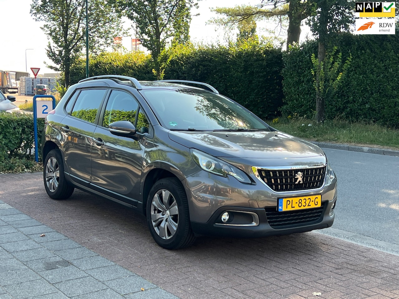 Peugeot 2008 - 1.2 P-Tech Blue *AUTOMAAT|PANO|NAVI - AutoWereld.nl