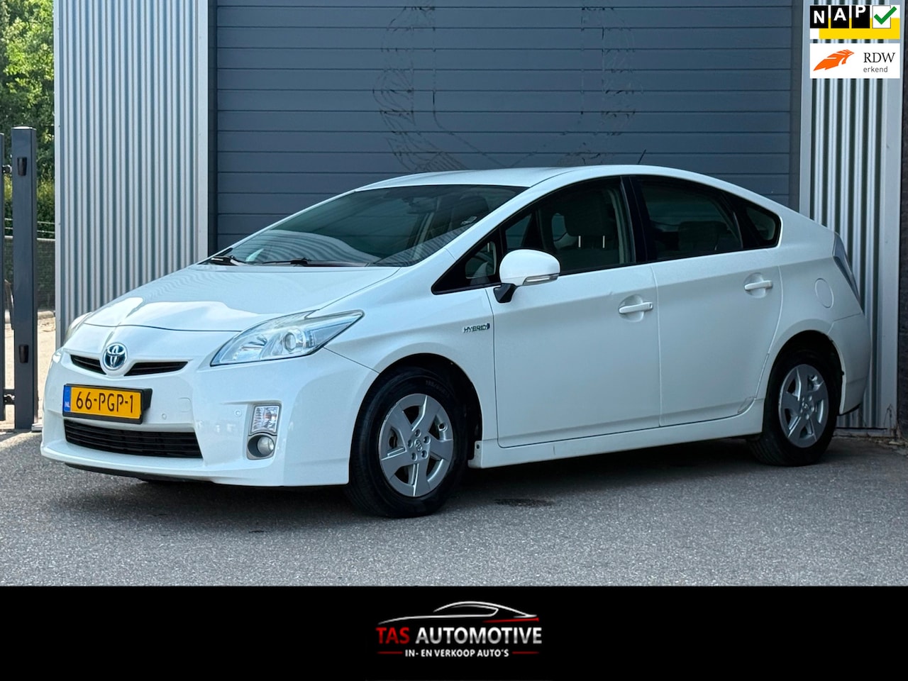 Toyota Prius - 1.8 Comfort 2e EIG / CLIMA / CRUISE / PDC - AutoWereld.nl