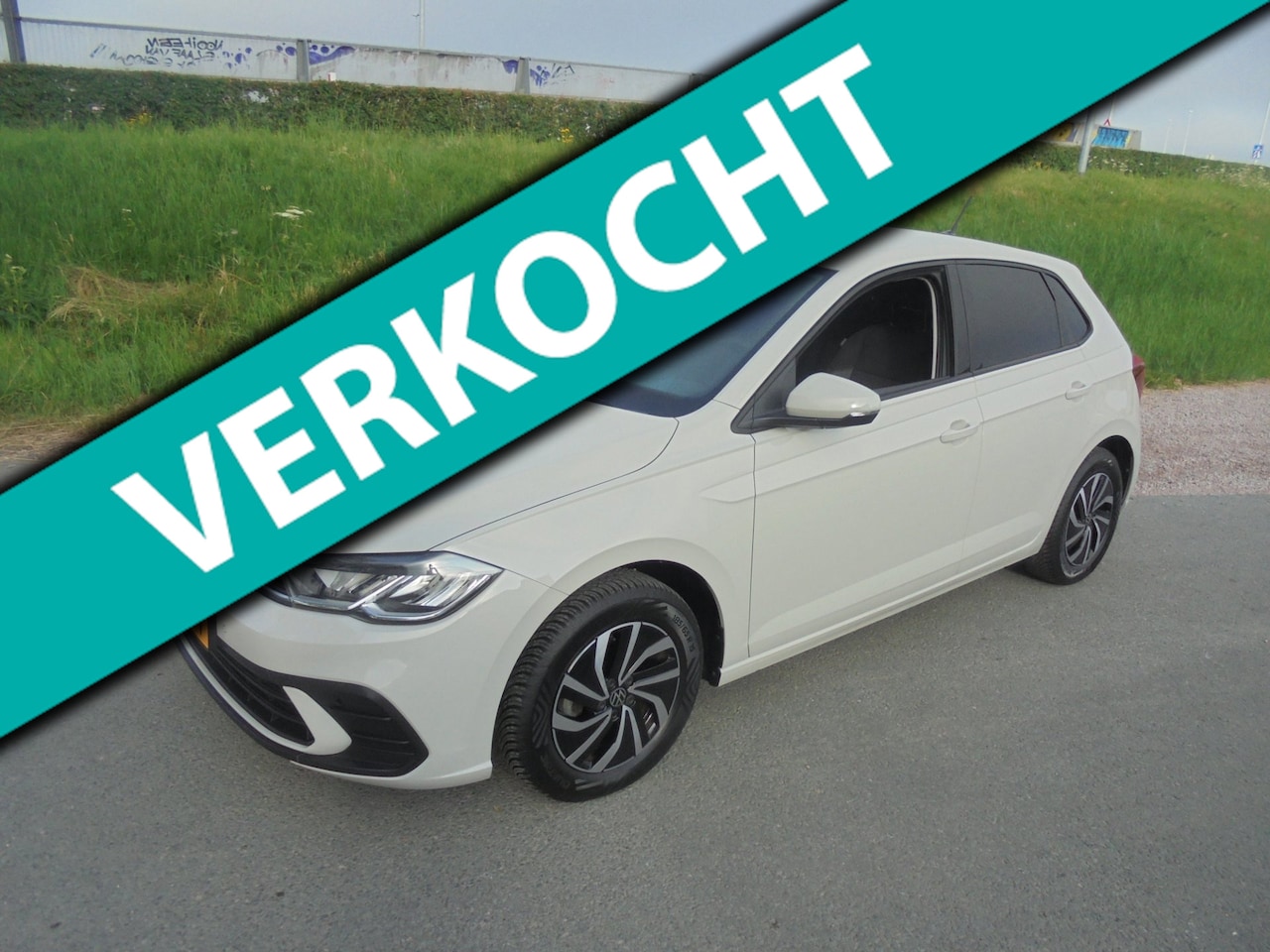 Volkswagen Polo - Volkswagen Polo 1.0 Life Edition Automaat airco ecc lmv navigatie 15.000km - AutoWereld.nl