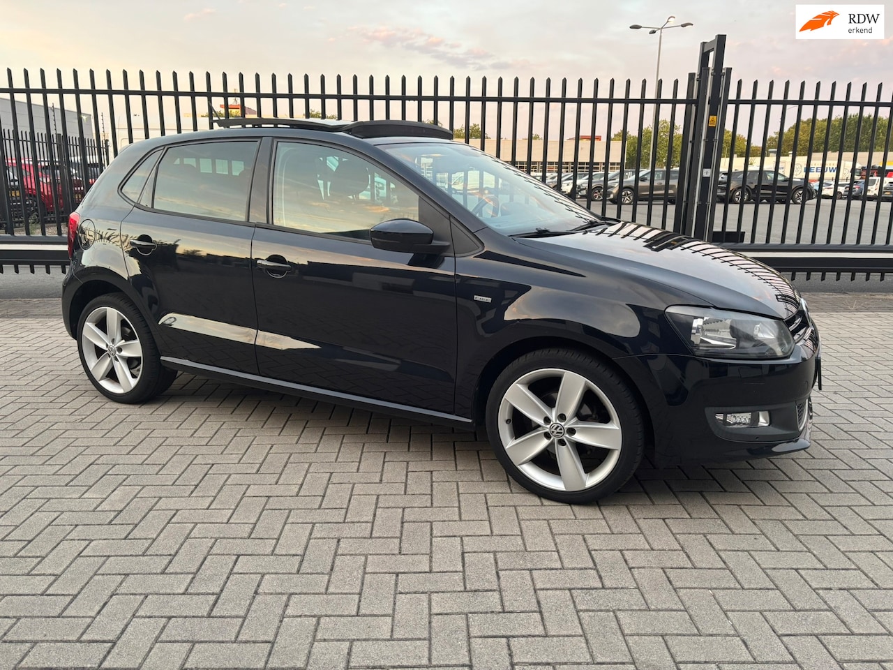 Volkswagen Polo - 1.2 TSI 90PK Highline Panoramdak Vol Opties - AutoWereld.nl