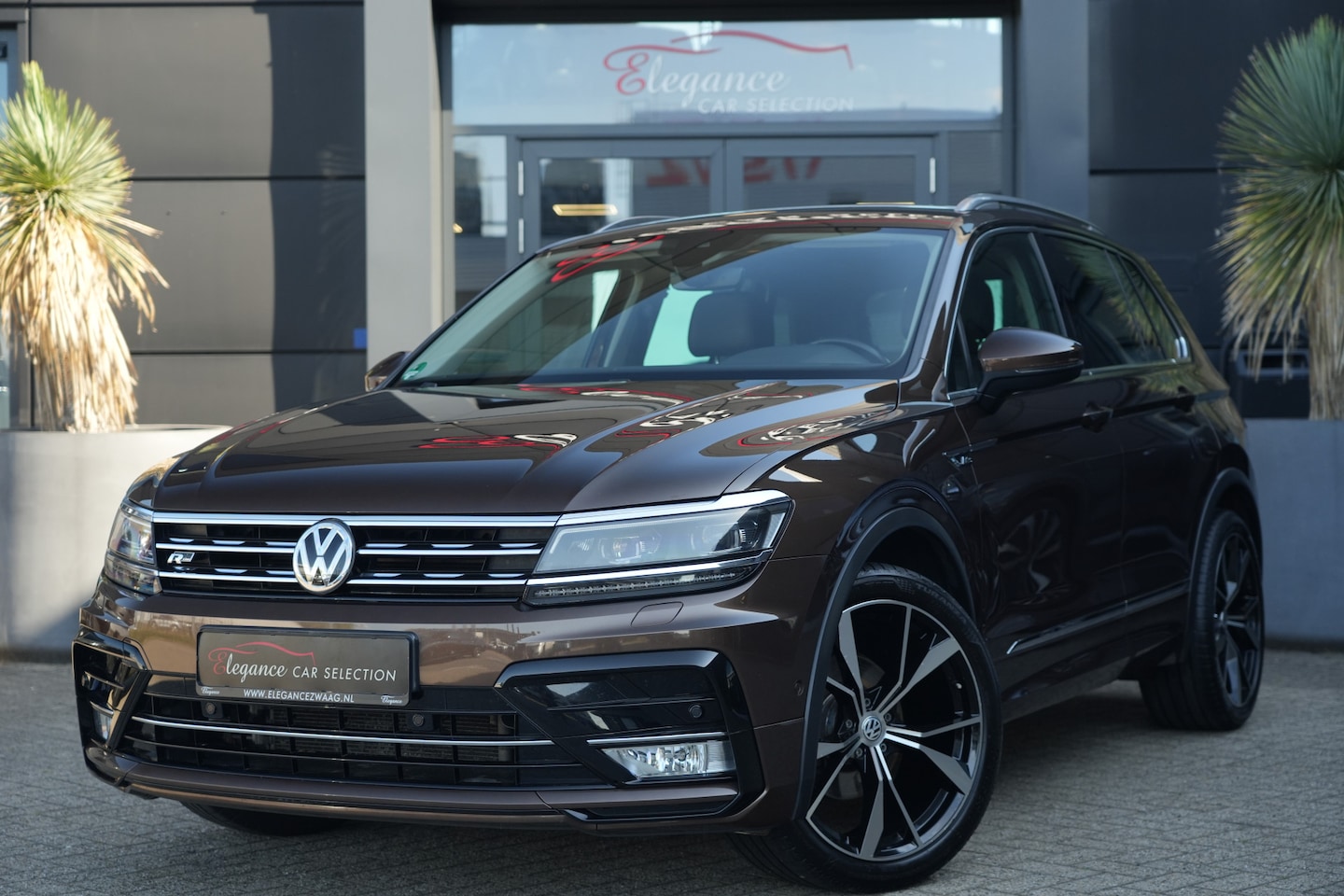 Volkswagen Tiguan - 1.4 TSI Connected Series R-line 126pk Dynaudio/Trekhaak/Navigatie - AutoWereld.nl