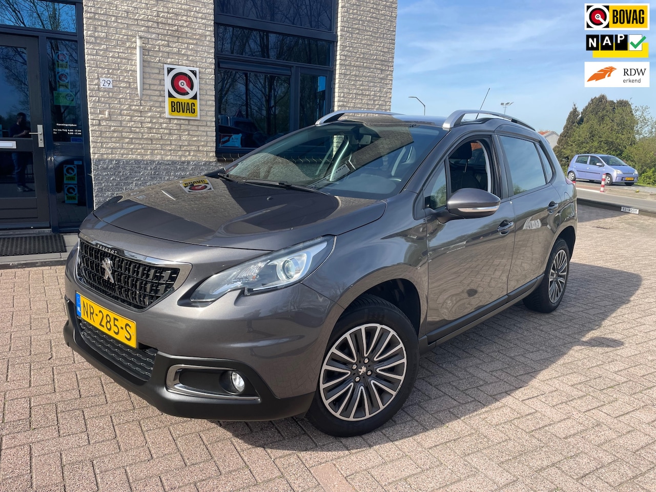 Peugeot 2008 - 1.2 PureTech-CARPLAY-PANODAK-Trekhaak - AutoWereld.nl