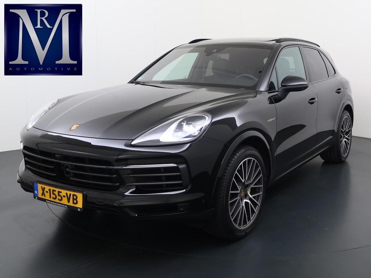 Porsche Cayenne - 3.0 E-Hybrid Platinum Edition MEM. SEATS | Luchtvering | pano | stoelverwarming + verkoeli - AutoWereld.nl