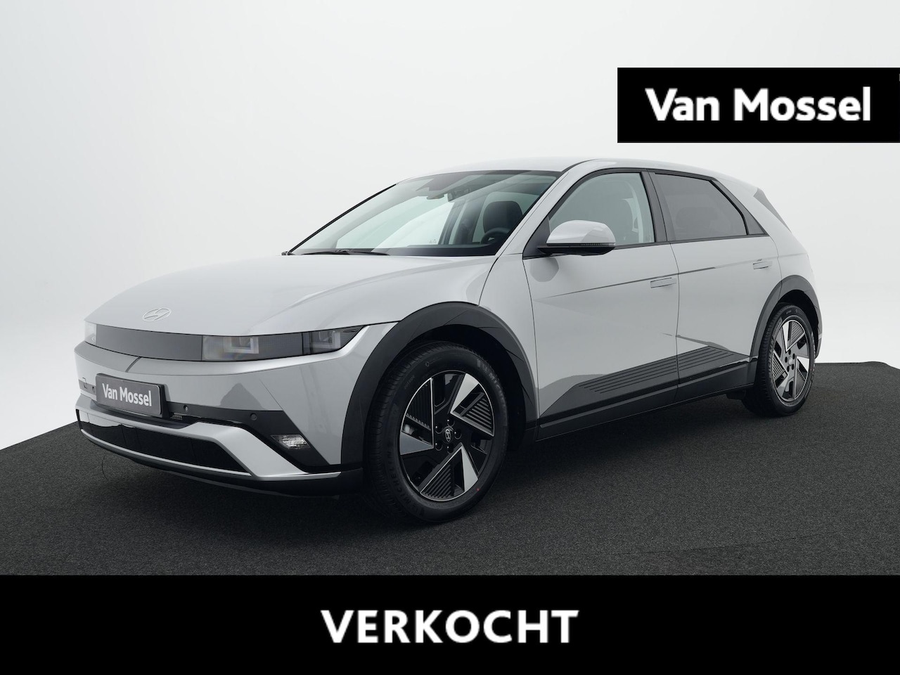 Hyundai IONIQ 5 - Long Range Pure Edition 84 kWh | Stoelverwarming | Climate Control | Achteruitrijcamera | - AutoWereld.nl