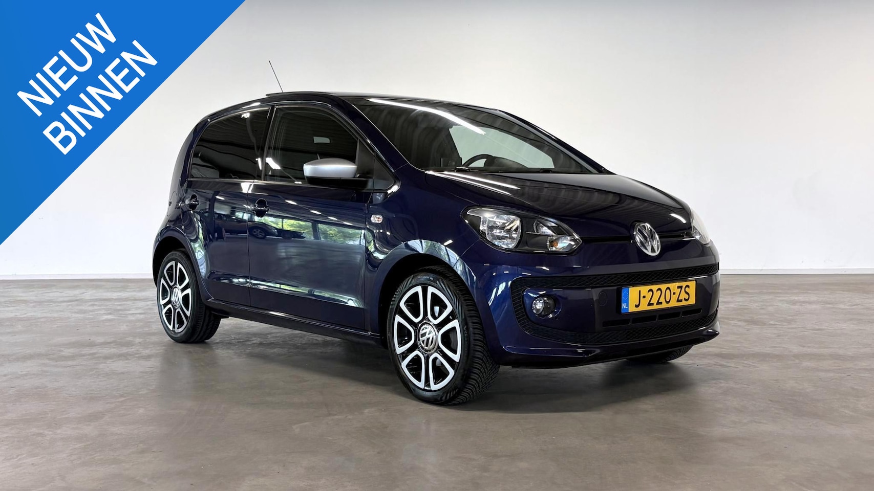 Volkswagen Up! - 1.0 move up! BlueMotion | Pano dak | Navi - AutoWereld.nl