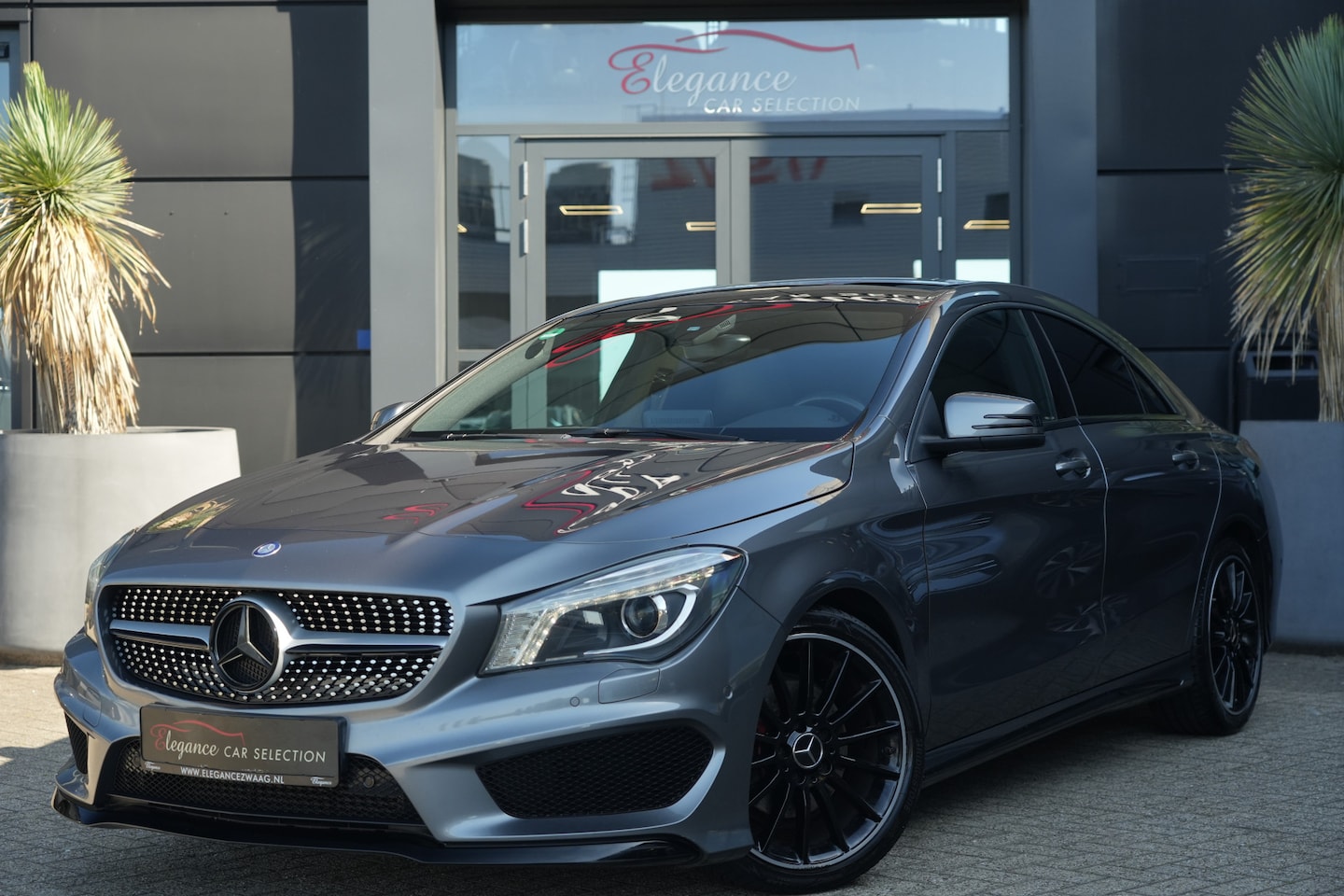 Mercedes-Benz CLA-Klasse - 180 AMG 123pk Panoramadak/Navigatie/Stoelverwarming - AutoWereld.nl