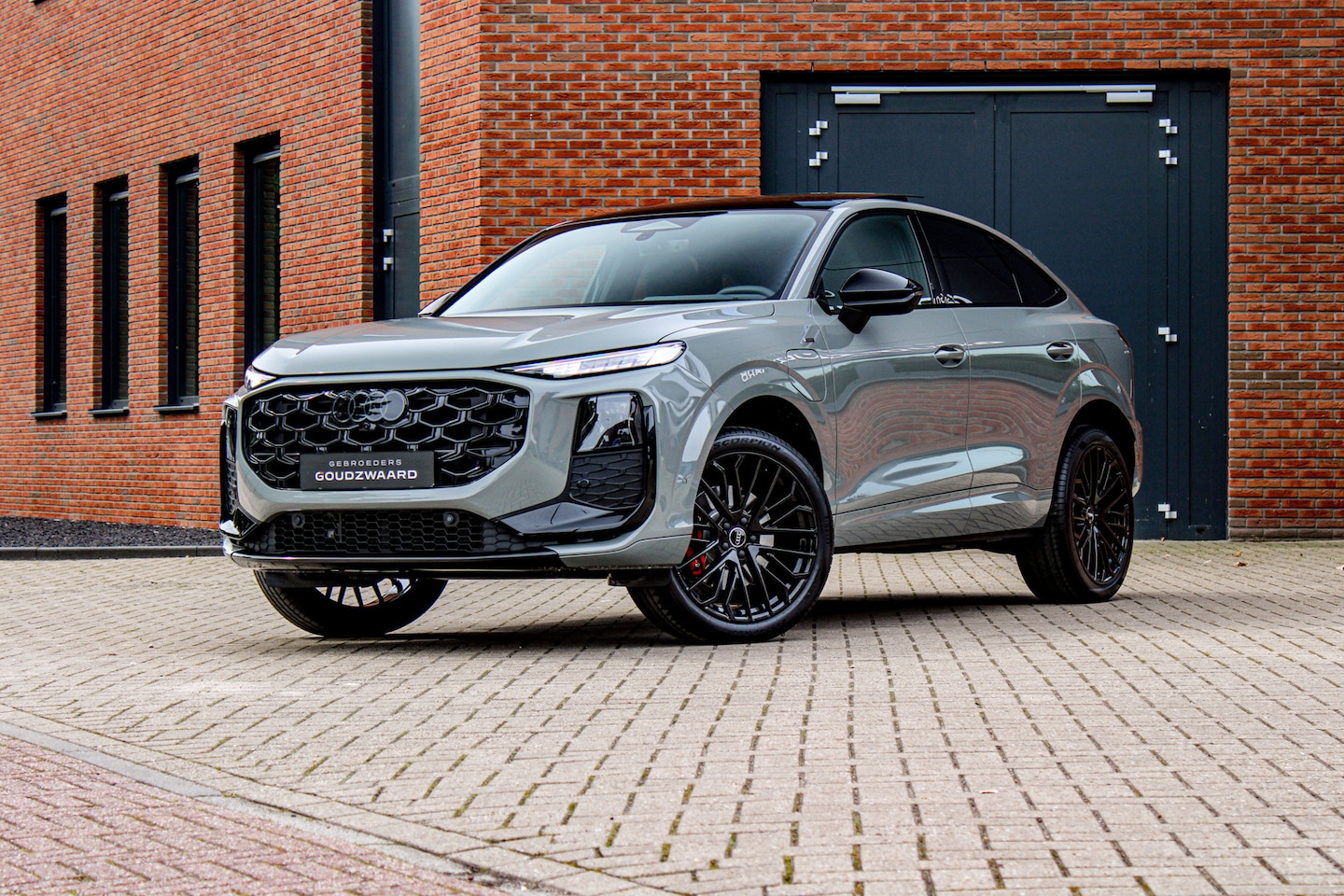 Audi Q3 Sportback - 1.5 200kW e-hybrid S edition | Indiv. Quantumgrijs | Tech Pro | Pano | SONOS | Head-up | M - AutoWereld.nl
