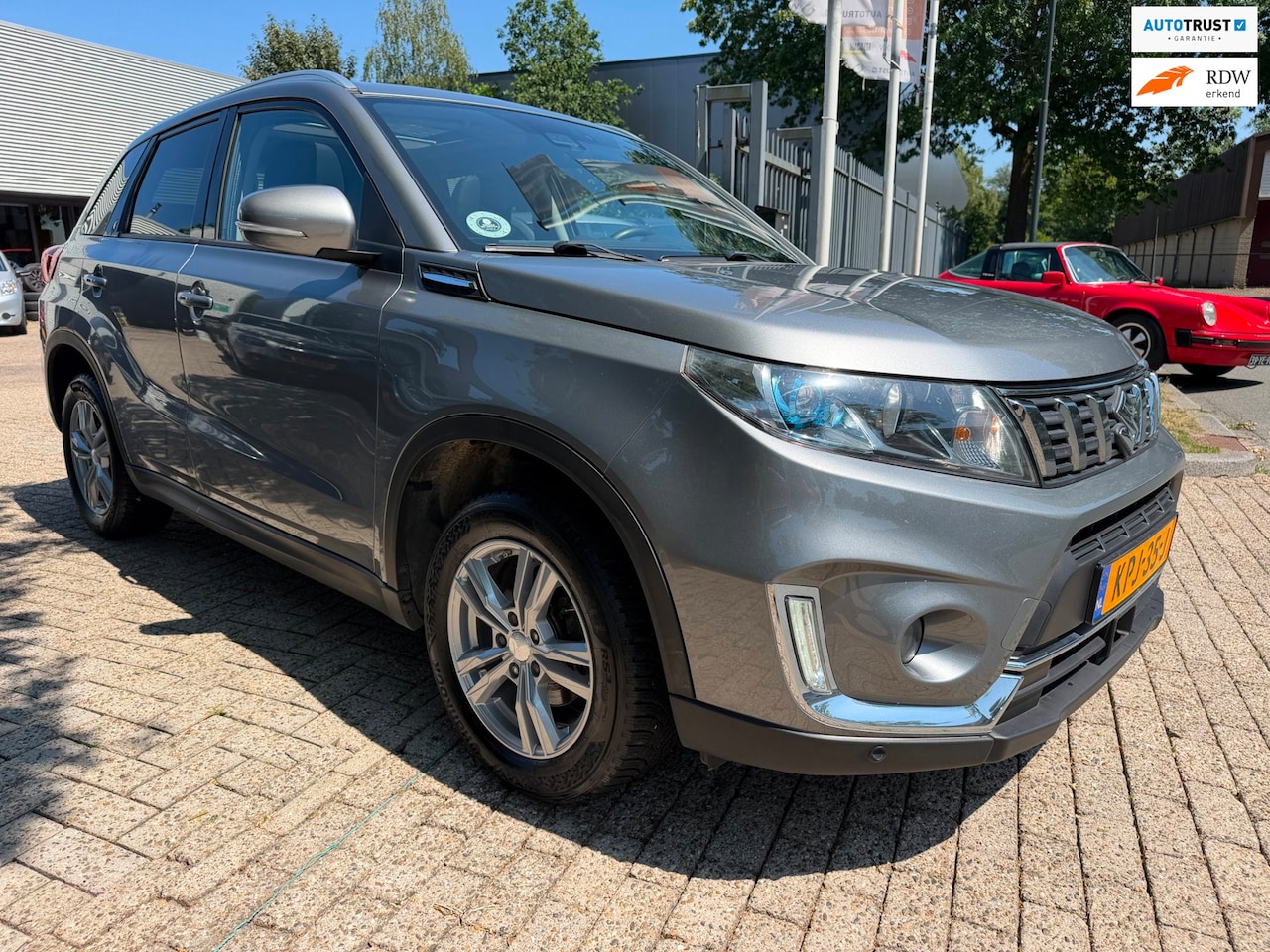 Suzuki Vitara - 1.0 Boosterjet Comfort 1.0 Boosterjet Comfort, panoramadak, clima, cruise, navi, trekhaak, elec pakket, nwe apk 9 - AutoWereld.nl
