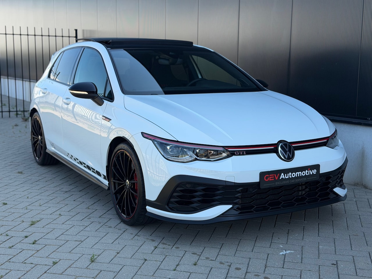 Volkswagen Golf - 2.0 TSI GTI Clubsport 45 Jahre Akrapovic Pano HK - AutoWereld.nl