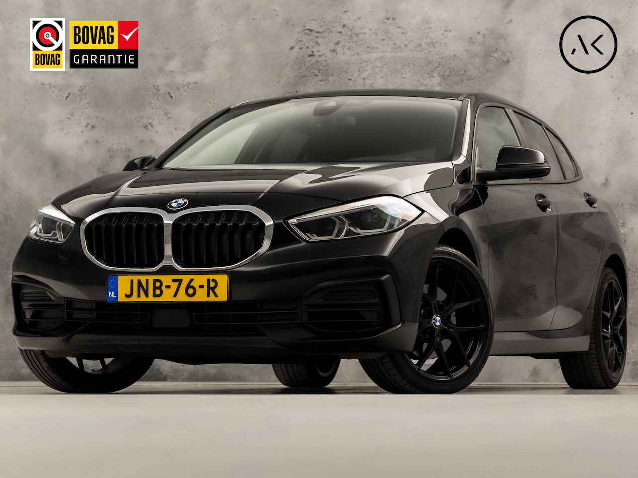 BMW 1-serie - 116i High Executive Automaat (APPLE CARPLAY, NAVIGATIE, CLIMATE, GETINT GLAS, PARKEERSENSO - AutoWereld.nl