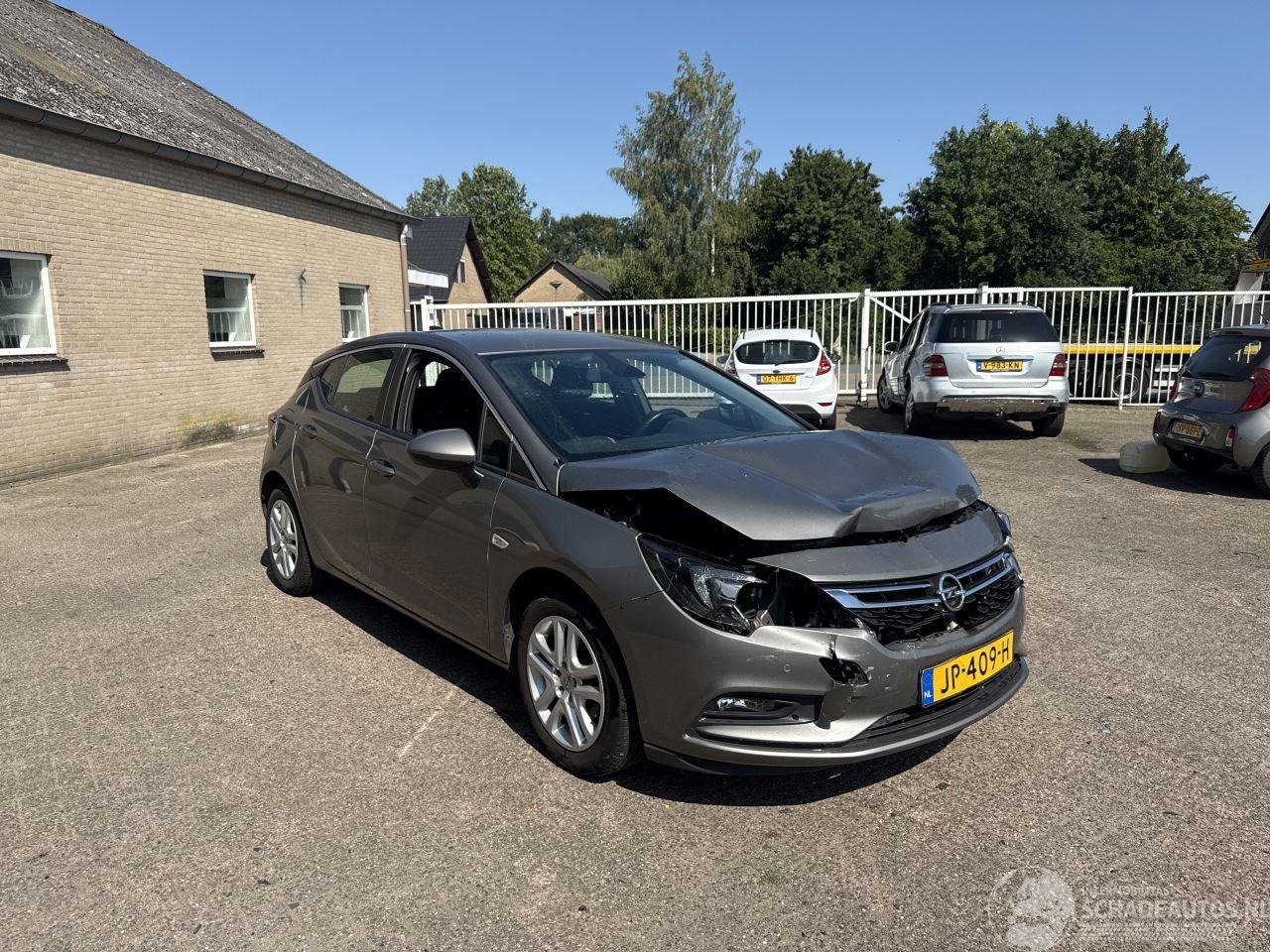 Opel Astra - 1.4 Edition AUT REST BPM €800,-!!! - AutoWereld.nl