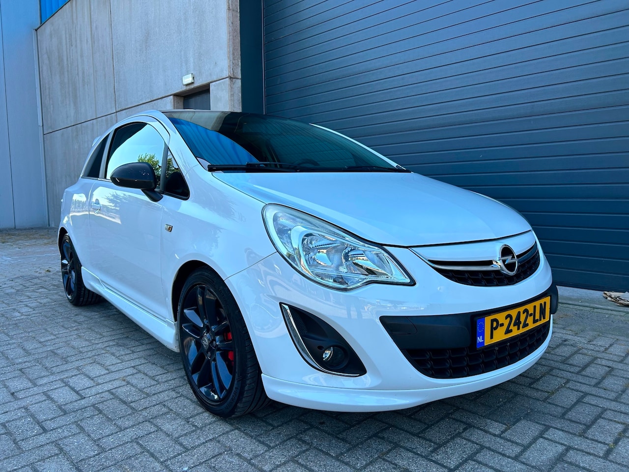 Opel Corsa - 1.4i 16V Cosmo AIRCO PANO 2011 - AutoWereld.nl