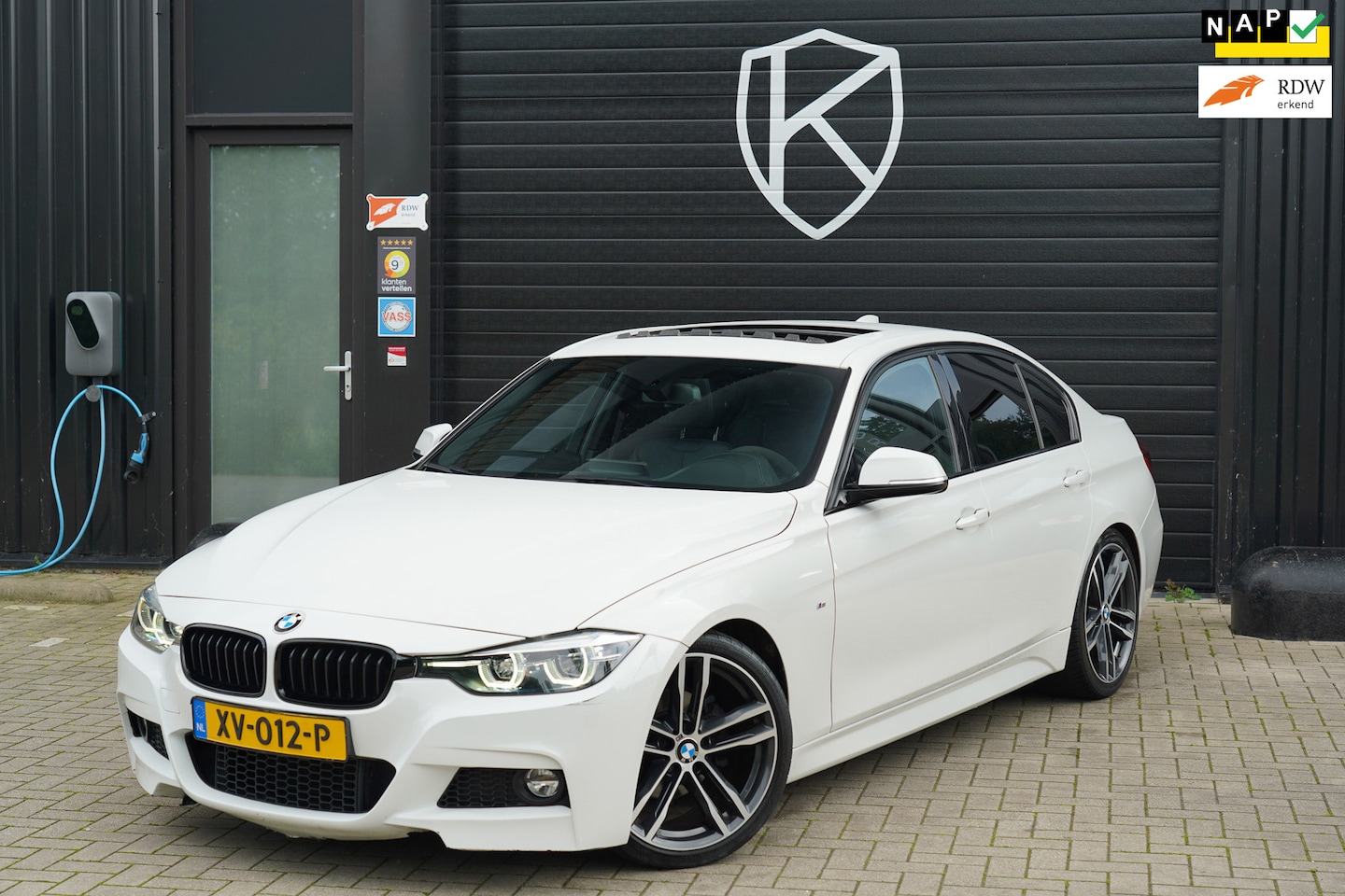 BMW 3-serie - 320i M Sport Edition LED/PANO/SPORT CHASSIS/STOELVERW/NAVI PRO/LICHT PAKK/ - AutoWereld.nl