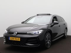 Volkswagen Passat Variant - 1.5 eHybrid R-Line Edition | Panodak | Camera | Navi | Zwenk. trekhaak | ACC |