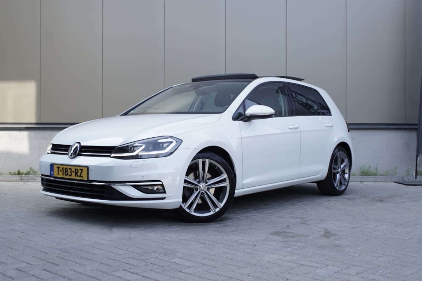 Volkswagen Golf - 1.5 TSI HL Bns R - AutoWereld.nl