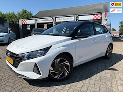 Hyundai i20 - 1.2 MPI 84pk 4-cilinder Comfort Smart *zwart dak + camera + navi + Apple/AndroidCarPlay