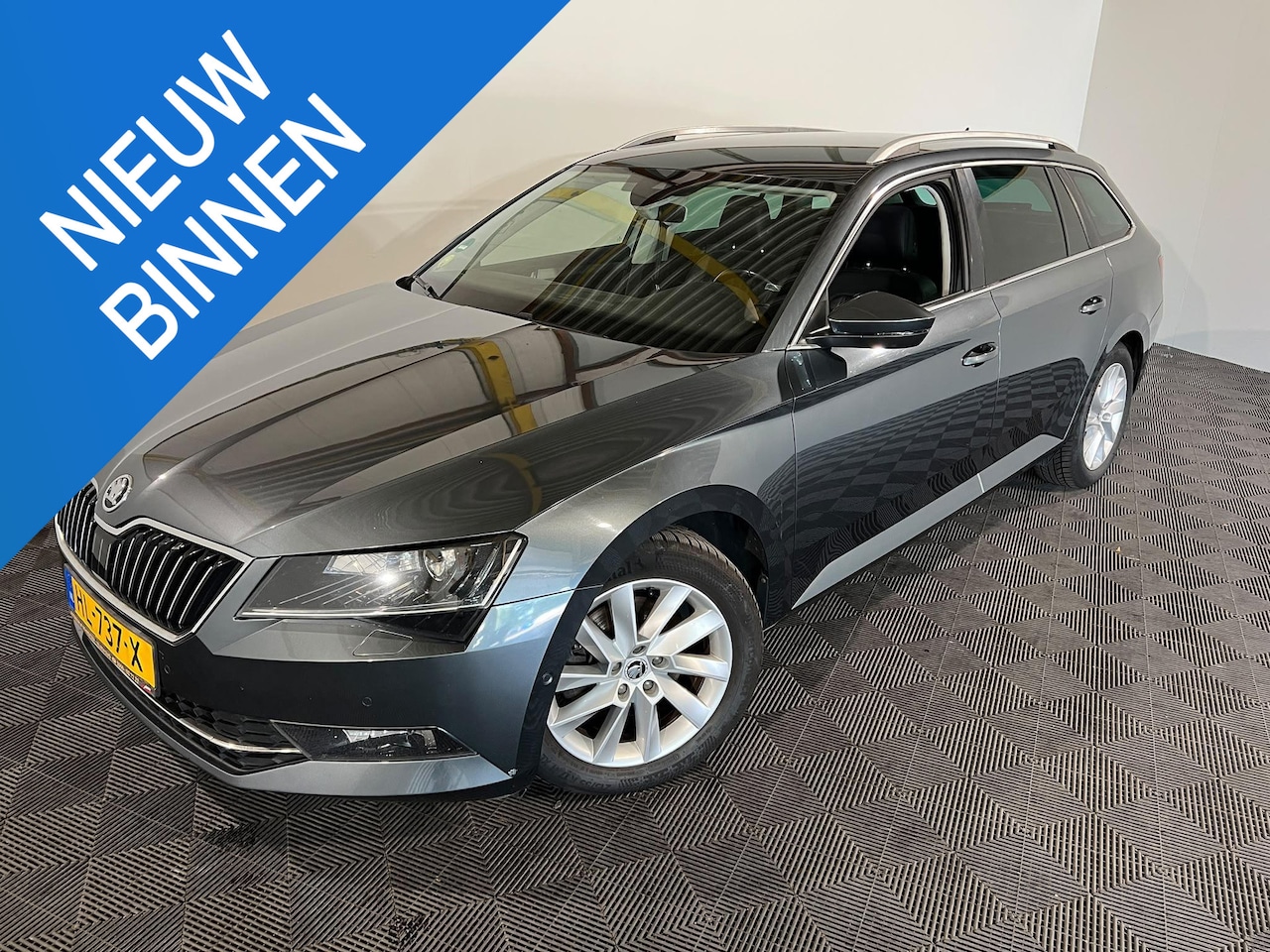 Skoda Superb Combi - 1.6 TDI Style Business 1.6 TDI Style Business - AutoWereld.nl