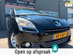Peugeot 5008 - 1.6 Family 7pers met trekhaak en panoramadak en parkeersensoren en navigatie en bluetooth