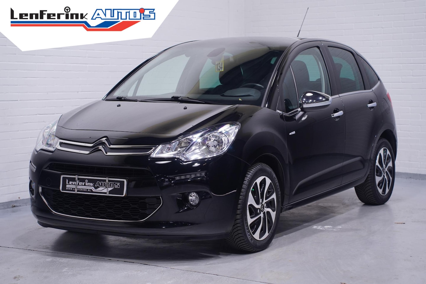 Citroën C3 - 1.2 PureTech Exclusive Automaat Private glas Trekhaak Cruise controle Chrome-pakket Clima - AutoWereld.nl