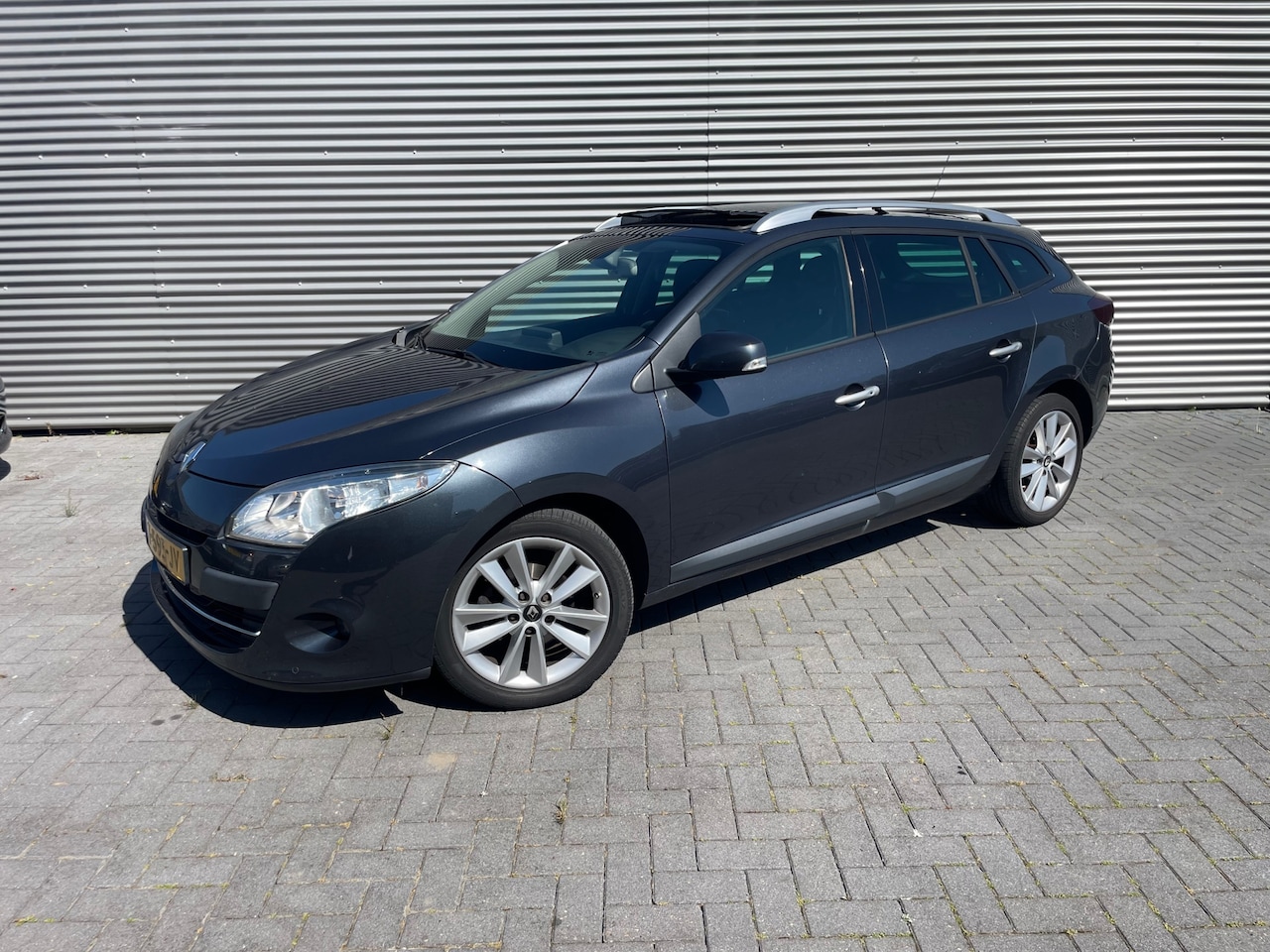 Renault Mégane Estate - 1.4 TCe Privilége met panoramdak / navi / trekhaak - AutoWereld.nl