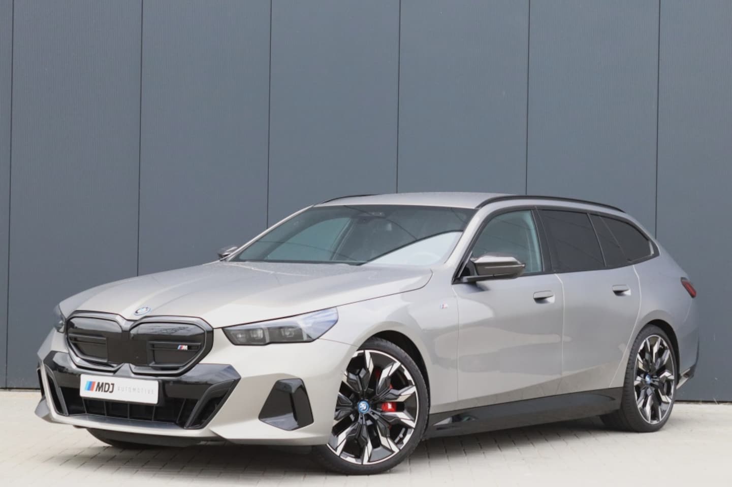 BMW i5 Touring - M60 xDrive 601PK Bowers & Wilkens Trekhaak 21 inch -VOL- - AutoWereld.nl