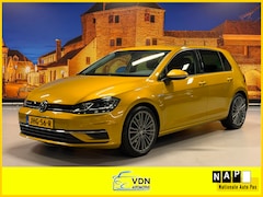 Volkswagen Golf - 1.5 TSI Highline Sound Automaat LED PDC Carplay