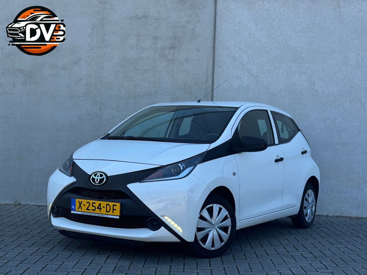 Toyota Aygo - 1.0 VVT-i x APPLE CAR PLAY AIRCO ELEK PAKKET LED - AutoWereld.nl