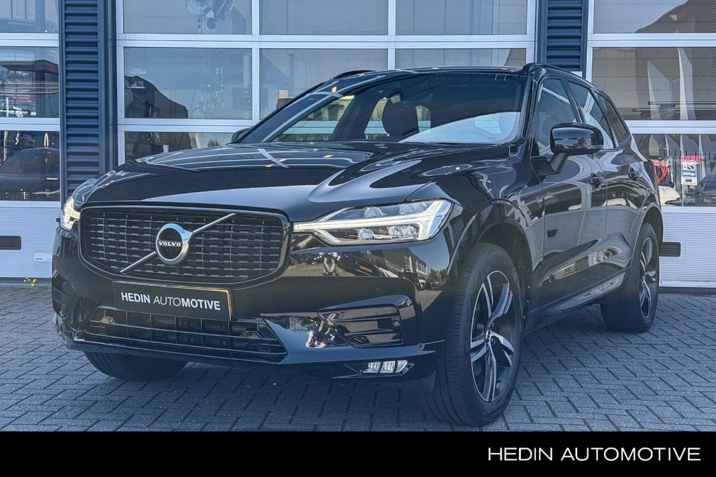 Volvo XC60 - 2.0 B4 R-Design | Parkeercamera | Elektrische sportstoelen met geheugen | Stoel & Stuurver - AutoWereld.nl