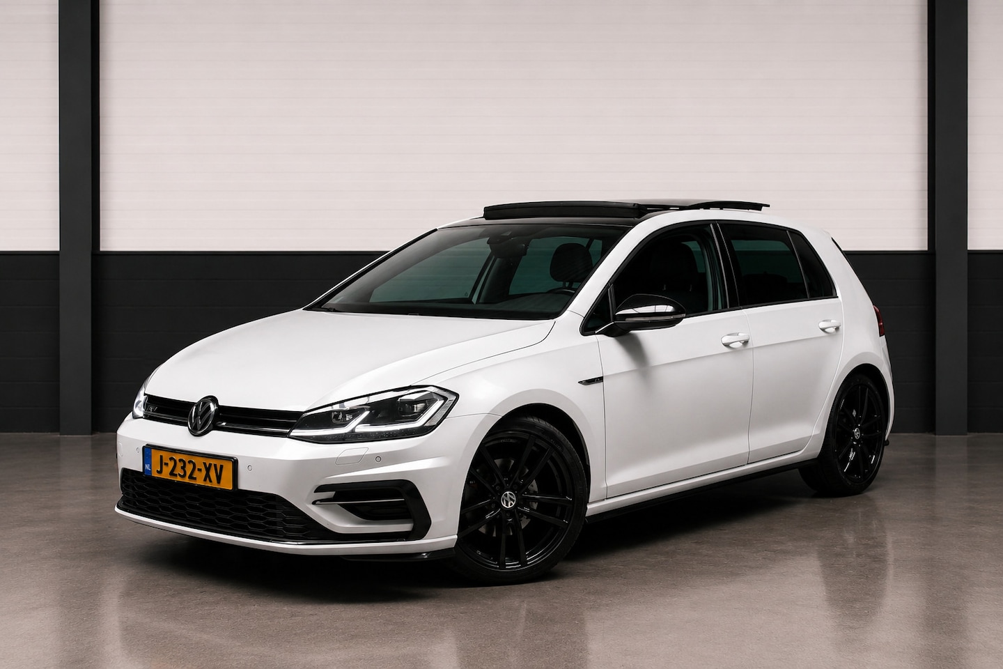 Volkswagen Golf - 1.4 TSI Highline R Pano LED Virtual Keyless - AutoWereld.nl