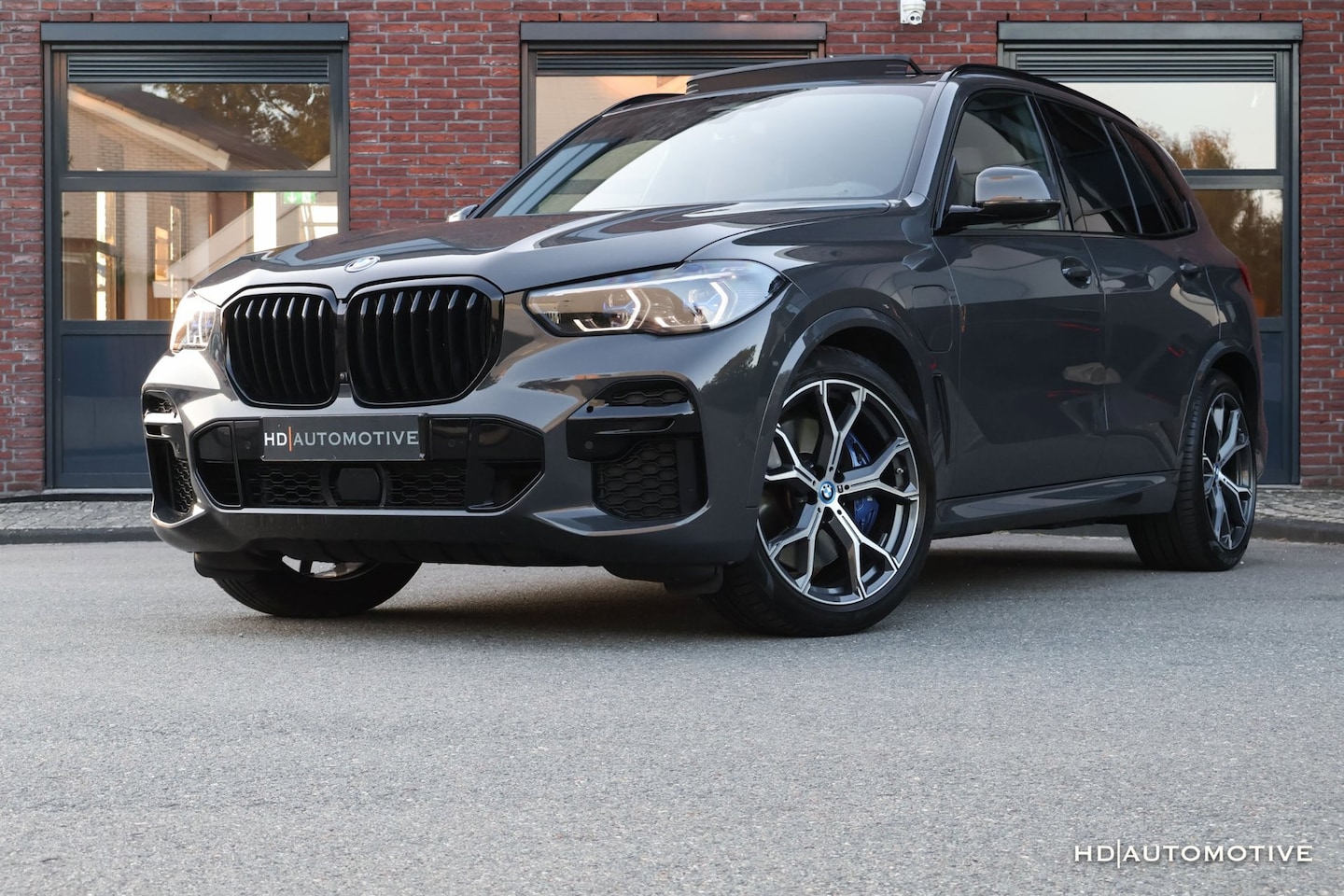 BMW X5 - XDrive45e M-Sport PANO LASER HUD SOFT COPILOT - AutoWereld.nl